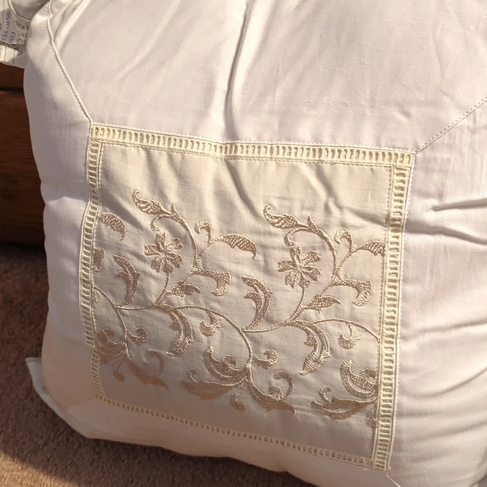4Piece Bedding Accessory Completer Set SALE SALE SALE Never Used Sun Sale
